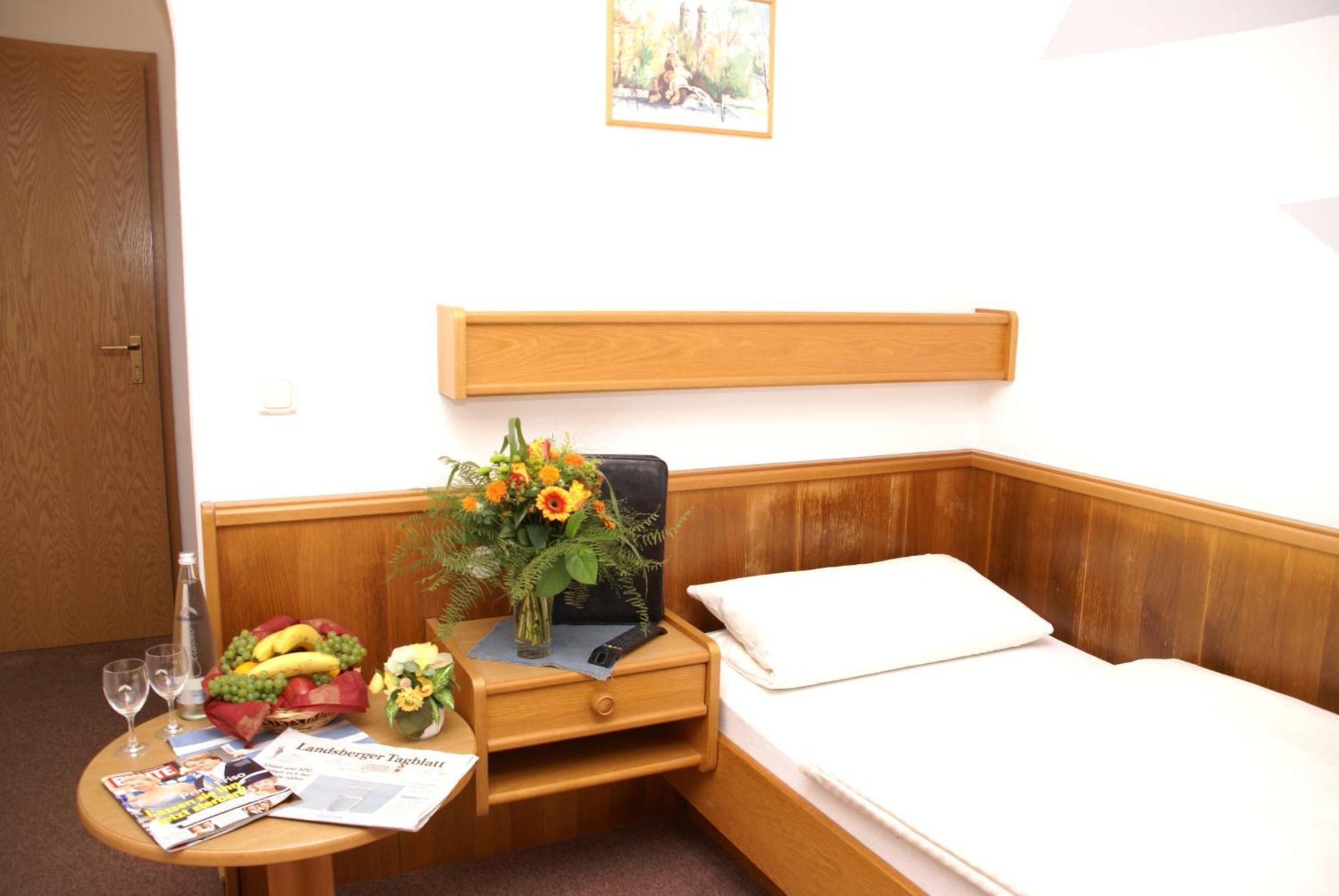 Gasthaus Und Landhotel Wiedmann Eresing Δωμάτιο φωτογραφία