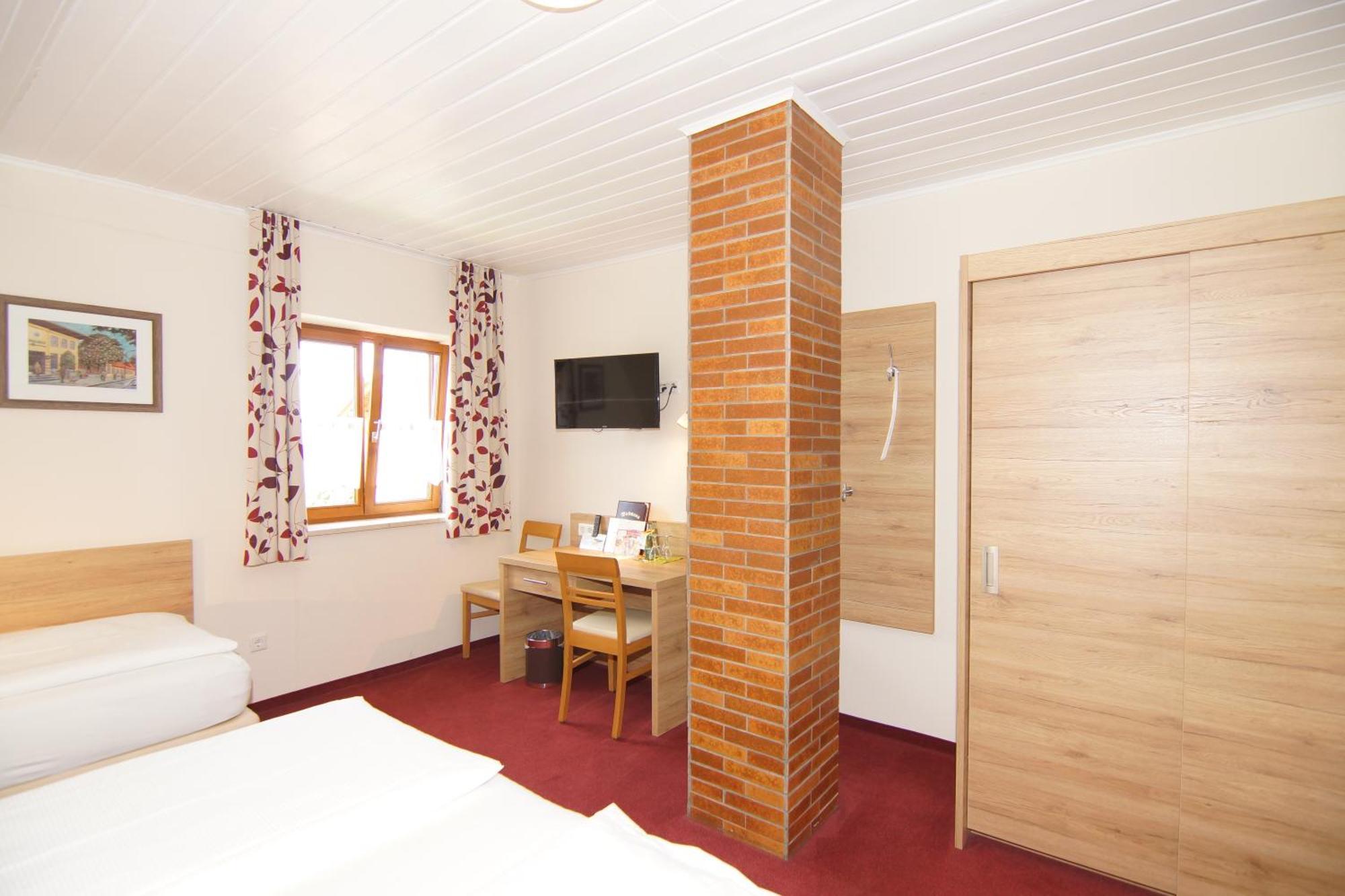 Gasthaus Und Landhotel Wiedmann Eresing Εξωτερικό φωτογραφία