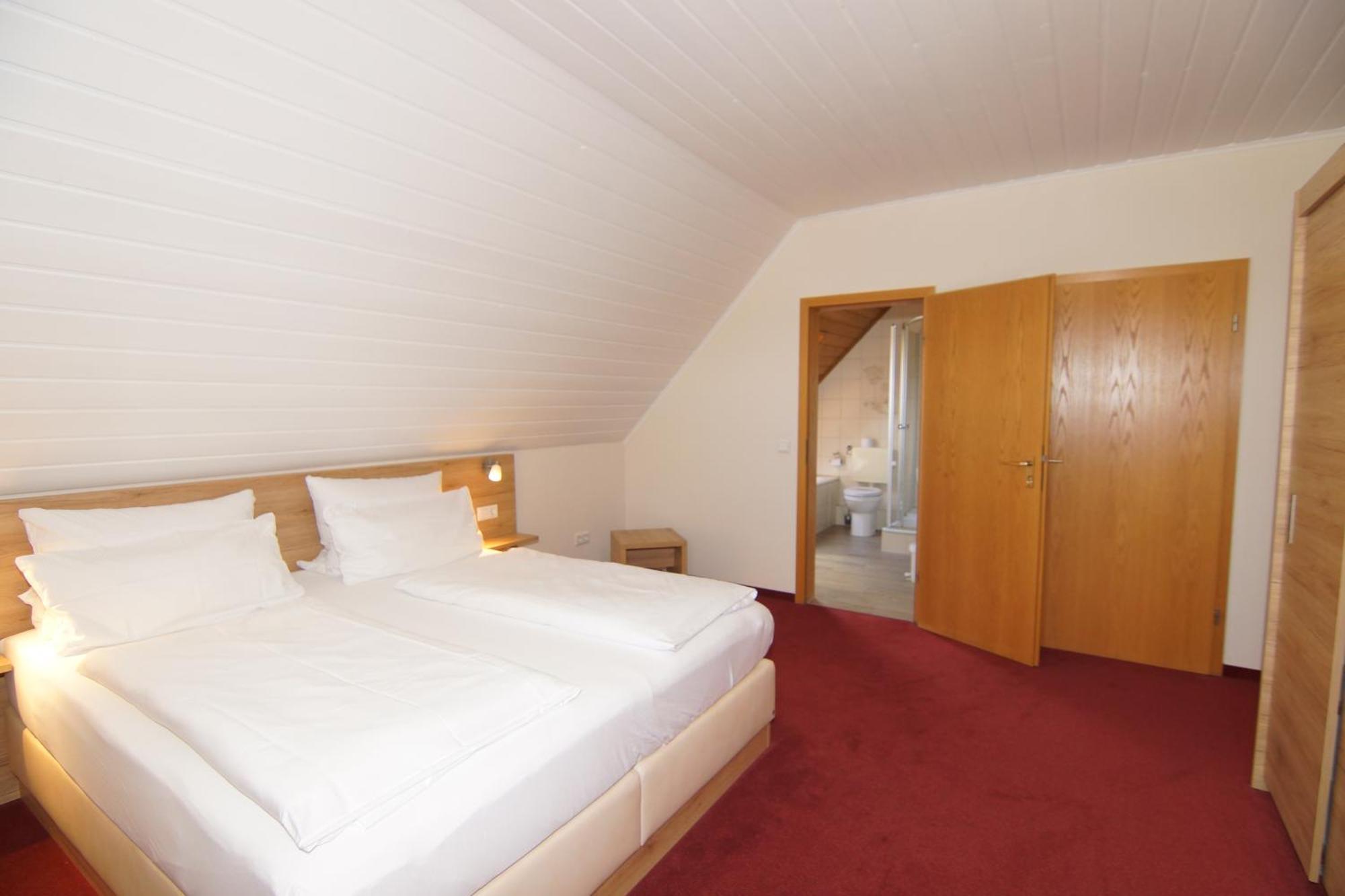 Gasthaus Und Landhotel Wiedmann Eresing Εξωτερικό φωτογραφία