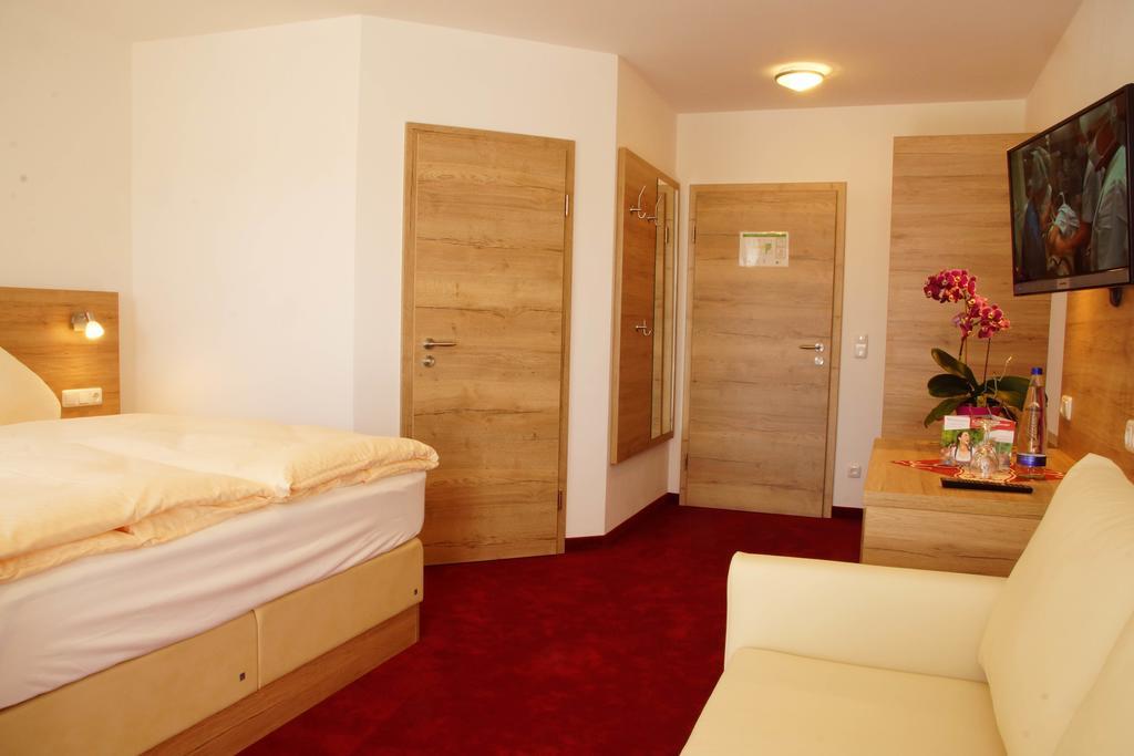 Gasthaus Und Landhotel Wiedmann Eresing Εξωτερικό φωτογραφία