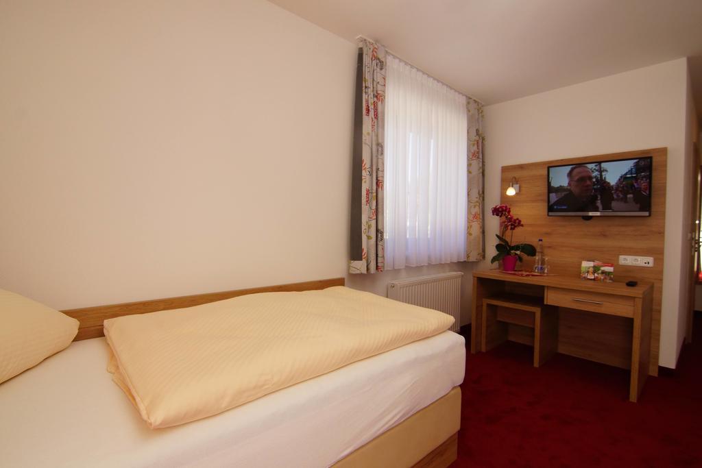 Gasthaus Und Landhotel Wiedmann Eresing Εξωτερικό φωτογραφία